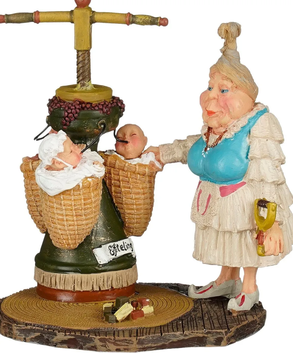 Luville Efteling kerstdorpminiatuur Oermoeder Lot 9,5 x 7,5 x 10,5 cm