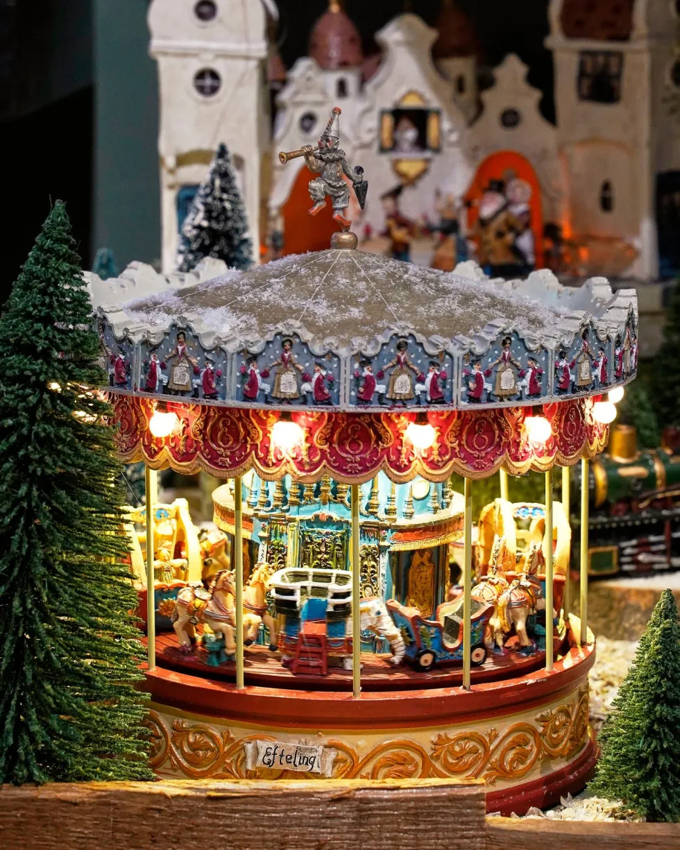 Luville Efteling kersthuisje carousel 23 x 23 x 25,5 cm