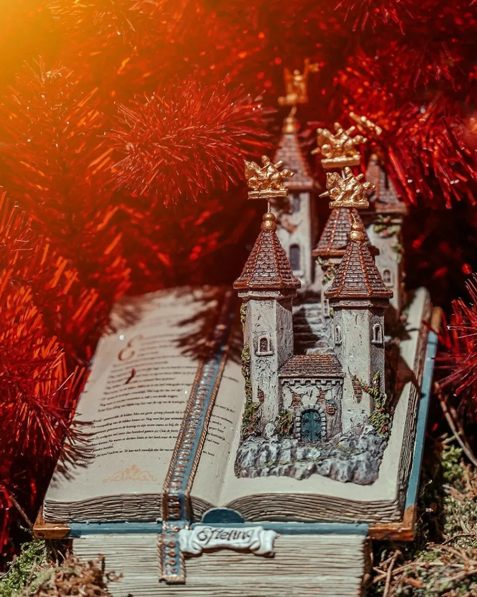 Luville Efteling kersthuisje kasteel sprookjesboek 13,5 x 13,5 x 20 cm