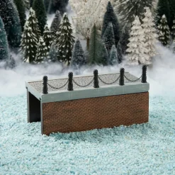 Luville General kerstdorpminiatuur quays street (muurtje met hek) 20 x 10 x 11,5 cm