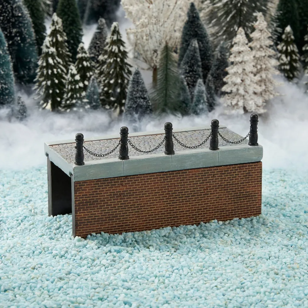 Luville General kerstdorpminiatuur quays street (muurtje met hek) 20 x 10 x 11,5 cm