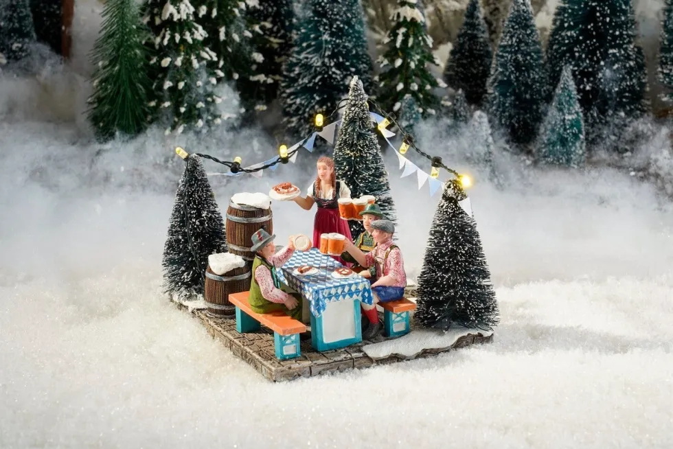 Luville kerstdorpminiatuur biergarten (bier drinken) 10,5 x 10 x 12 cm