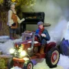 Luville kerstdorpminiatuur tractor 9 x 6,5 x 7 cm