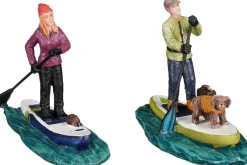 Luville kerstdorpminiatuur paddle boarding (mensen suppen) 7,5 x 5 x 10 cm 2-delig