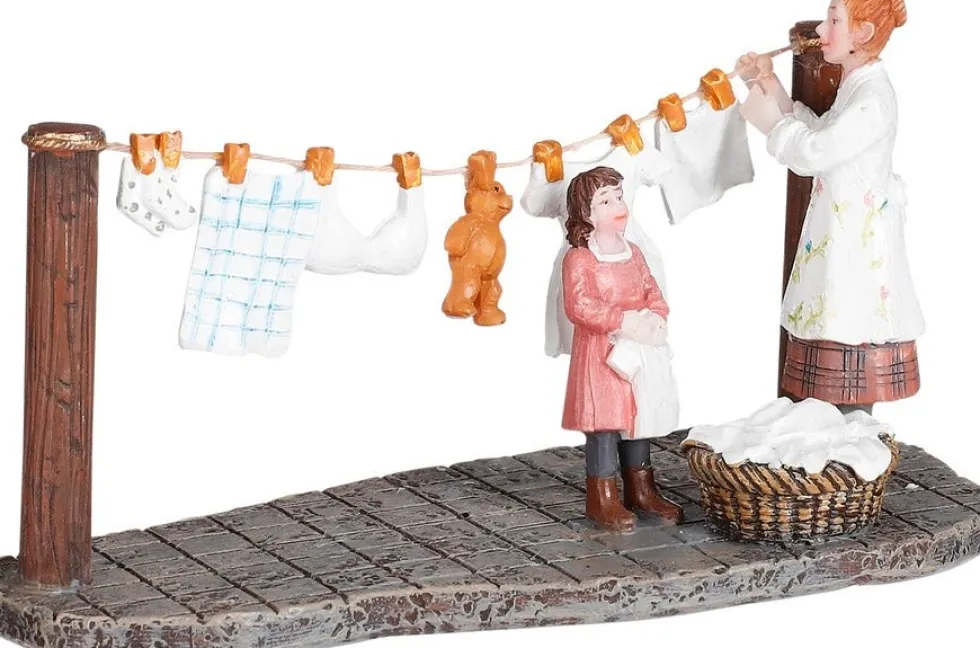 Luville Originals kerstdorpminiatuur paula helping mommy (kind helpt moeder) 13 x 6 x 7 cm