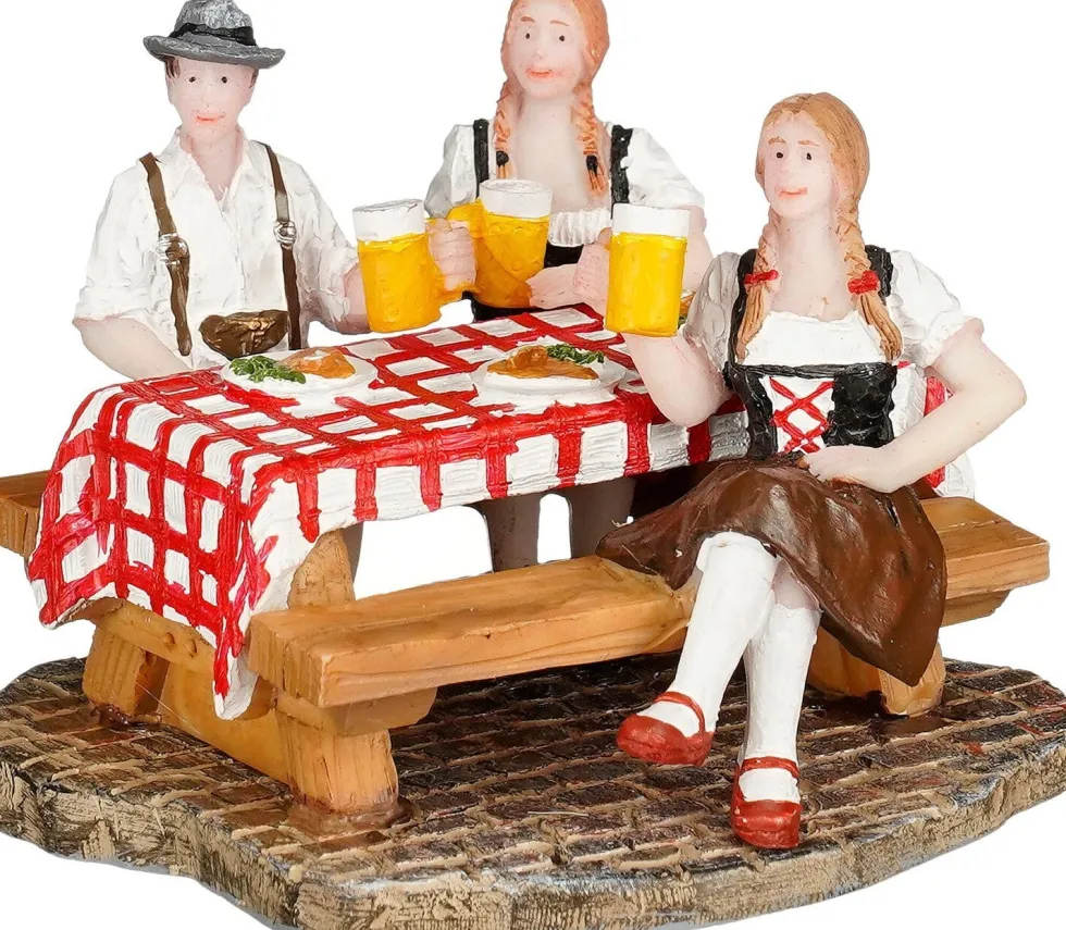 Luville Schneewald kerstdorpminiatuur eating schnitzels (schnitzels eten) 7,5 x 8 x 6 cm
