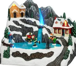 Luville Specials kerstdorp ice skating scenery (schaatsen bergdorp) 23 x 17 x 18 cm