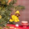 Sjaal met Verhaal kerst ornament teckel regenjas geel / bruin 5 x 13 x 10 cm