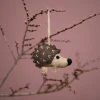 Sjaal met Verhaal kerst ornament Metsa egel bruin / grijs 3 x 8 x 10 cm