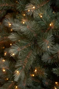 Triumph Tree kunstkerstboom Wyoming blauw met 384 lampjes warm wit D 145 H 215 cm