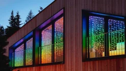 Twinkly lichtgordijn met app met 210 LED lampjes gekleurd / warm wit 1,5 x 2,1 m