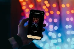 Twinkly lichtgordijn met app met 210 LED lampjes gekleurd / warm wit 1,5 x 2,1 m