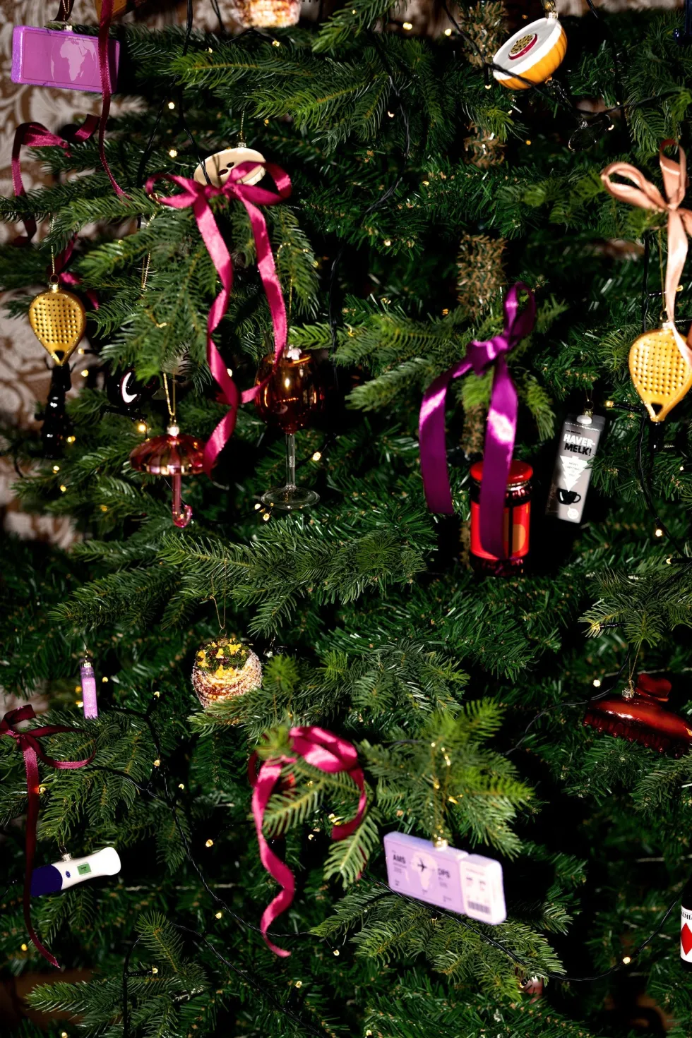 Yup in de Boom kerst ornament vliegticket ibiza roze 12 x 4,5 x 1,2 cm