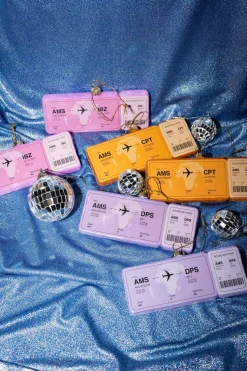 Yup in de Boom kerst ornament vliegticket ibiza roze 12 x 4,5 x 1,2 cm